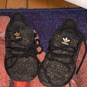 👟Gently Worn Toddler TieUp Sneakers 👟